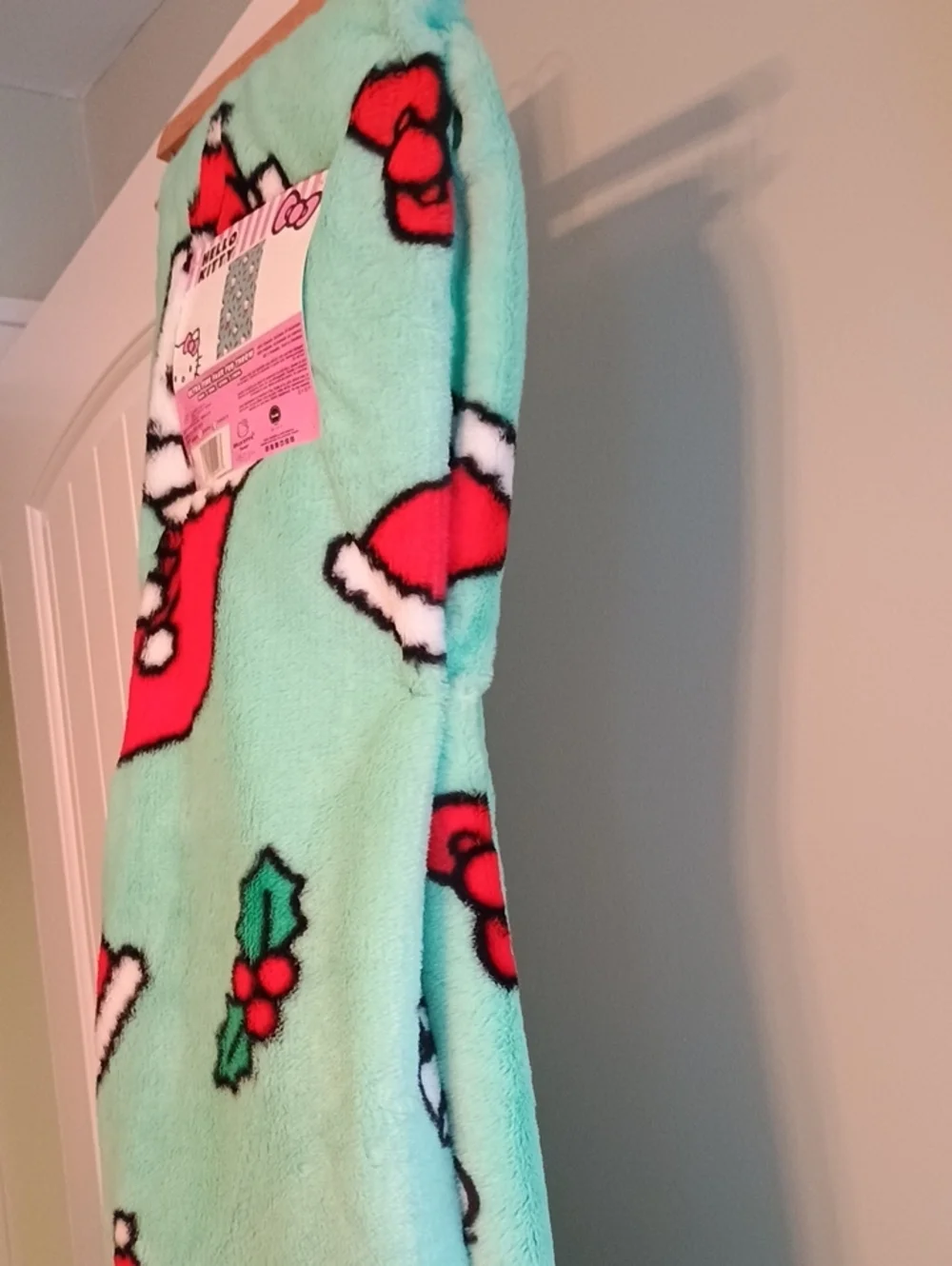 NWT Ultra Fine Faux Hello Kitty Throw - Mint Green with Red Holiday Print